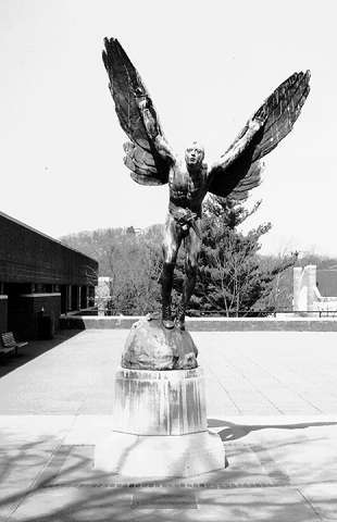 Aviator-statue